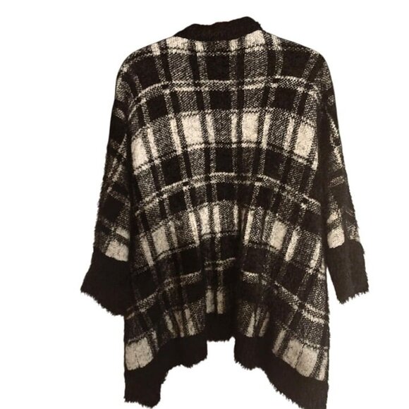 Oso Casuals 3X Black & White Plaid Open Cardigan Sweater With Fringe Trim - Picture 2 of 5